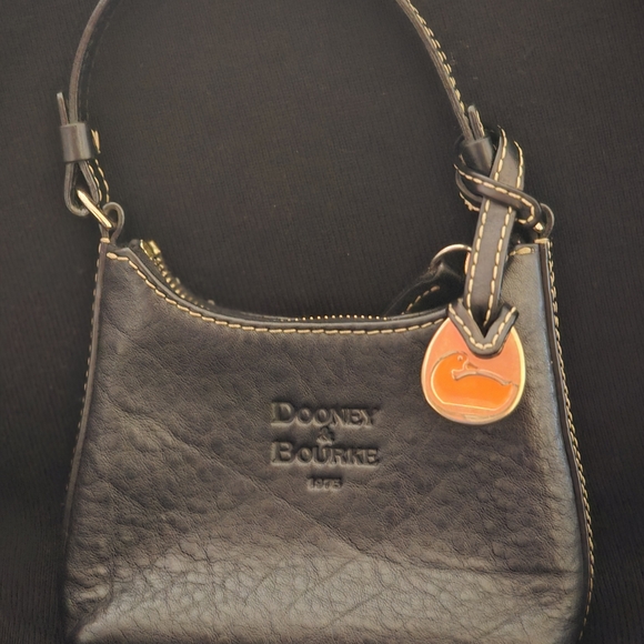 Dooney & Bourke Handbags - Dooney & Bourke Black Leather Shoulder Bag